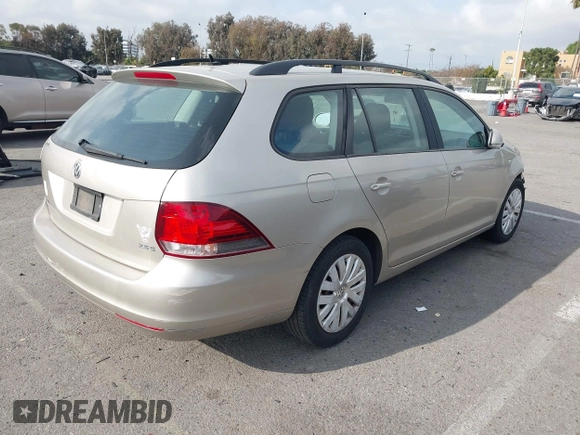 2013 Volkswagen Jetta SportWagen S with VIN 3VWPP7AJ9DM643540, listed as a IAAI auction lot 41911740 with 124,914 mi miles. Bid and sale history available at carsss.com. Image 4.