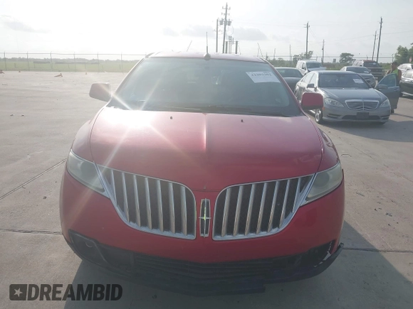 2011 Lincoln MKX z VIN 2LMDJ6JKXBBJ00173, wystawiony jako IAAI lot #42303362 z przebiegiem 156 965 mil mil oraz . Historia ofert i sprzedaży dostępna na DreamBid. Obrazek 6.