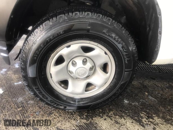 2017 Toyota Tacoma SR z VIN 5TFRX5GN4HX081282, wystawiony jako IAAI lot #42434418 z przebiegiem 184 905 mil mil oraz . Historia ofert i sprzedaży dostępna na DreamBid. Obrazek 16.