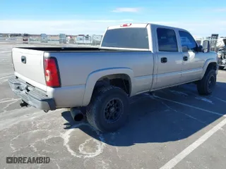 2006 Chevrolet Silverado 2500HD Work Truck with VIN 1GCHK23276F123628, listed as a IAAI auction lot 41617802 with 298,822 mi miles. Bid and sale history available at carsss.com. Image 4.