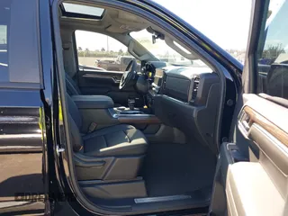 2024 Chevrolet Silverado 1500 RST with VIN 1GCUDEEL5RZ292632, listed as a IAAI auction lot 41307254 with 5,114 mi miles. Bid and sale history available at carsss.com. Image 5.