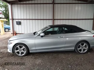 2017 Mercedes-Benz C 300 z VIN WDDWK4JB5HF518387, wystawiony jako IAAI lot #42150707 z przebiegiem 90 000 mil mil oraz . Historia ofert i sprzedaży dostępna na DreamBid. Obrazek 14.