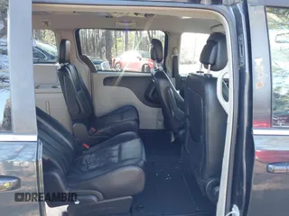 2013 Chrysler Town & Country Touring z VIN 2C4RC1BG1DR720868, wystawiony jako IAAI lot #41565277 z przebiegiem 345 241 mil mil oraz . Historia ofert i sprzedaży dostępna na DreamBid. Obrazek 8.