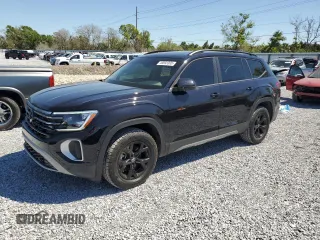 2024 Volkswagen Atlas Peak Edition SE z VIN 1V2CR2CAXRC568110, wystawiony jako Copart lot #48893395 z przebiegiem 10 441 mil mil oraz Nie do naprawy • Non repairable. Historia ofert i sprzedaży dostępna na DreamBid. Obrazek 1.