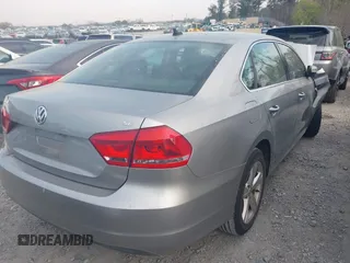2012 Volkswagen Passat SE z VIN 1VWBH7A3XCC108676, wystawiony jako IAAI lot #41897380 z przebiegiem 94 066 mil mil oraz . Historia ofert i sprzedaży dostępna na DreamBid. Obrazek 4.
