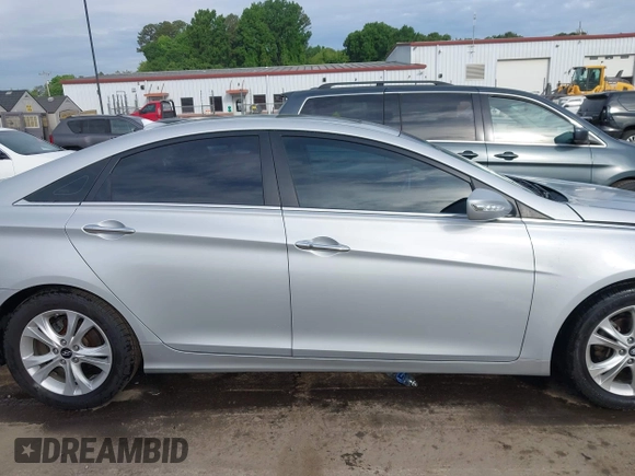 2011 Hyundai Sonata Limited z VIN 5NPEC4AC7BH079458, wystawiony jako IAAI lot #42083372 z przebiegiem 105 683 mil mil oraz . Historia ofert i sprzedaży dostępna na DreamBid. Obrazek 13.
