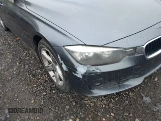 2013 BMW 3 Series 328i xDrive z VIN WBA3B5G5XDNS04431, wystawiony jako IAAI lot #42186095 z przebiegiem Nie podano mil oraz . Historia ofert i sprzedaży dostępna na DreamBid. Obrazek 6.