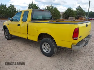 2000 Ford F-150 XL with VIN 1FTRX18W0YKB28000, listed as a IAAI auction lot 42451649 with 193,718 mi miles and . Bid and sale history available at DreamBid. Image 3.