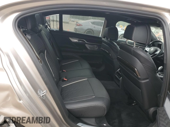 2021 BMW 7 Series z VIN WBA7W4C07MCF50137, wystawiony jako Copart lot #56453774 z przebiegiem 21 314 mil mil oraz . Historia ofert i sprzedaży dostępna na DreamBid. Obrazek 10.
