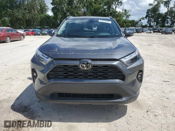 2023 Toyota RAV4 XLE Premium z VIN 2T3C1RFV7PC222978, wystawiony jako Copart lot #61953295 z przebiegiem 33 679 mil mil oraz Szkoda całkowita • Salvage title. Historia ofert i sprzedaży dostępna na DreamBid. Obrazek 5.