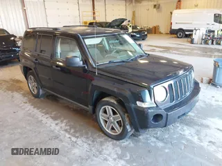 2008 Jeep Patriot Sport z VIN 1J8FT28W68D664256, wystawiony jako IAAI lot #42269345 z przebiegiem 150 138 mil mil oraz . Historia ofert i sprzedaży dostępna na DreamBid. Obrazek 1.