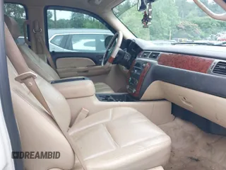 2007 Chevrolet Tahoe LT with VIN 1GNFC13007R415013, listed as a IAAI auction lot 42370633 with 302,992 mi miles and . Bid and sale history available at DreamBid. Image 5.