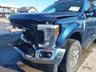 2018 Ford Super Duty F-250 SRW XL with VIN 1FT7W2B65JEB80445, listed as a IAAI auction lot 41320771 with 84,832 mi miles. Bid and sale history available at carsss.com. Image 6.