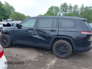 2022 Jeep Grand Cherokee Limited z VIN 1C4RJKBG1N8562136, wystawiony jako IAAI lot #42368262 z przebiegiem 28 136 mil mil oraz . Historia ofert i sprzedaży dostępna na DreamBid. Obrazek 14.