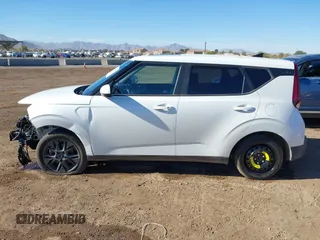 2022 Kia Soul EX with VIN KNDJ33AU5N7804758, listed as a IAAI auction lot 41678596 with 31,593 mi miles. Bid and sale history available at carsss.com. Image 14.