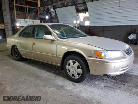 2001 Toyota Camry CE z VIN 4T1BG28K71U783281, wystawiony jako Copart lot #56876585 z przebiegiem 110 735 mil mil oraz Czysty tytuł • Clean title. Historia ofert i sprzedaży dostępna na DreamBid. Obrazek 4.