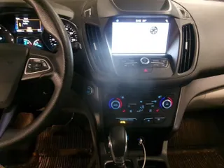 2019 Ford Escape SE z VIN 1FMCU0GD0KUB65807, wystawiony jako IAAI lot #42412212 z przebiegiem 33 371 mil mil oraz . Historia ofert i sprzedaży dostępna na DreamBid. Obrazek 1.
