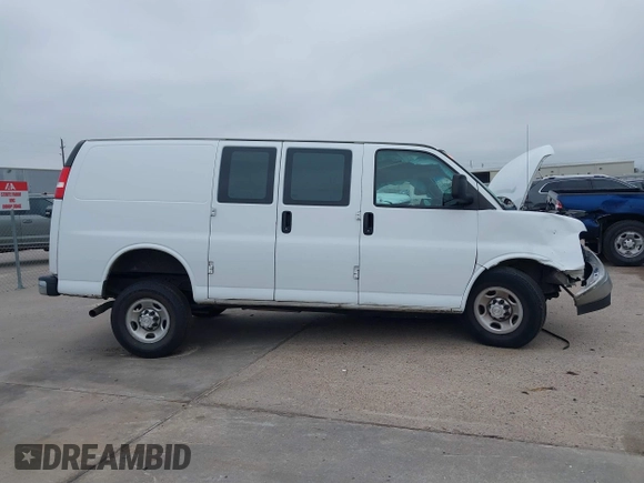 2018 Chevrolet Express Cargo Van with VIN 1GCWGAFG3J1905280, listed as a IAAI auction lot 41610303 with 262,115 mi miles. Bid and sale history available at carsss.com. Image 14.