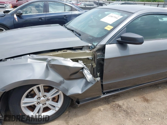 2013 Ford Mustang V6 with VIN 1ZVBP8AM7D5272040, listed as a IAAI auction lot 42407314 with 64,258 mi miles and . Bid and sale history available at DreamBid. Image 6.