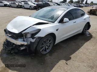 2022 Tesla Model 3 Long Range z VIN 5YJ3E1EB3NF174314, wystawiony jako Copart lot #52713325 z przebiegiem 27 646 mil mil oraz Szkoda całkowita • Salvage title. Historia ofert i sprzedaży dostępna na DreamBid. Obrazek 1.