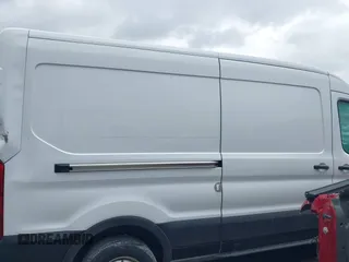 2022 Ford Transit Cargo z VIN 1FTBR1CG2NKA12529, wystawiony jako IAAI lot #42148516 z przebiegiem 41 359 mil mil oraz . Historia ofert i sprzedaży dostępna na DreamBid. Obrazek 13.