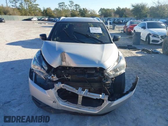 2019 Nissan Kicks S with VIN 3N1CP5CU3KL536633, listed as a IAAI auction lot 41740467 with 112,413 mi miles. Bid and sale history available at carsss.com. Image 12.