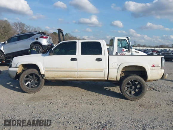 2006 Chevrolet Silverado 1500 LT1 with VIN 2GCEK13T861144372, listed as a IAAI auction lot 41564008 with 295,445 mi miles. Bid and sale history available at carsss.com. Image 15.