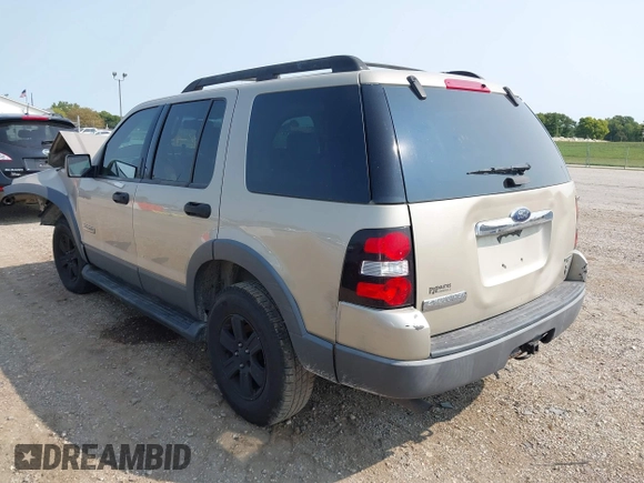 2006 Ford Explorer XLT with VIN 1FMEU738X6UA54701, listed as a IAAI auction lot 40302306 with 194,747 mi miles. Bid and sale history available at carsss.com. Image 3.