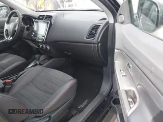 2024 Mitsubishi Outlander S z VIN JA4ARUAU3RU014400, wystawiony jako IAAI lot #41983269 z przebiegiem 22 489 mil mil oraz . Historia ofert i sprzedaży dostępna na DreamBid. Obrazek 5.