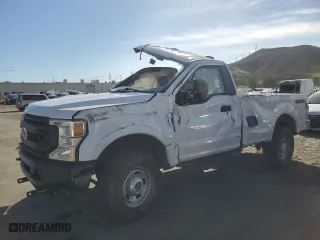 2020 Ford Super Duty F-250 SRW XL with VIN 1FDBF2B68LED97982, listed as a Copart auction lot 41176004 with 32,028 mi miles and Salvage Title. Bid and sale history available at carsss.com. Image 1.