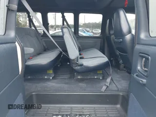 2000 Chevrolet Express with VIN 1GAHG39R9Y1231043, listed as a IAAI auction lot 40906500 with 71,979 mi miles. Bid and sale history available at carsss.com. Image 8.