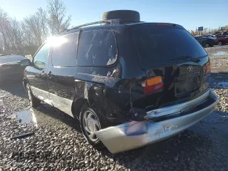 2000 Toyota Sienna LE with VIN 4T3ZF13C8YU207597, listed as a Copart auction lot 81250634 with 250,567 mi miles and Salvage Title. Bid and sale history available at carsss.com. Image 2.