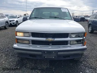 1997 Chevrolet Tahoe with VIN 1GNEK13R7VJ324524, listed as a IAAI auction lot 41623104 with 268,178 mi miles. Bid and sale history available at carsss.com. Image 12.