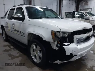 2010 Chevrolet Avalanche LTZ with VIN 3GNVKGE01AG147384, listed as a IAAI auction lot 41377747 with 319,606 mi miles. Bid and sale history available at carsss.com. Image 1.