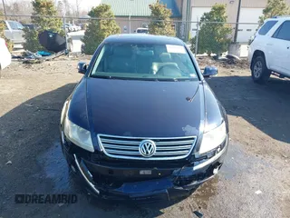 2004 Volkswagen Phaeton V8 z VIN WVWAF63D048009440, wystawiony jako IAAI lot #41495309 z przebiegiem 108 685 mil mil oraz . Historia ofert i sprzedaży dostępna na DreamBid. Obrazek 12.