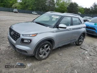 2024 Hyundai Venue SEL z VIN KMHRC8A38RU317533, wystawiony jako Copart lot #55969505 z przebiegiem 6 570 mil mil oraz Szkoda całkowita • Salvage title. Historia ofert i sprzedaży dostępna na DreamBid. Obrazek 1.
