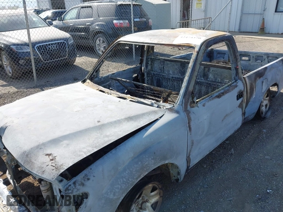 2004 Toyota Tacoma z VIN 5TENL42N14Z328742, wystawiony jako IAAI lot #42474370 z przebiegiem Nie podano mil oraz . Historia ofert i sprzedaży dostępna na DreamBid. Obrazek 6.