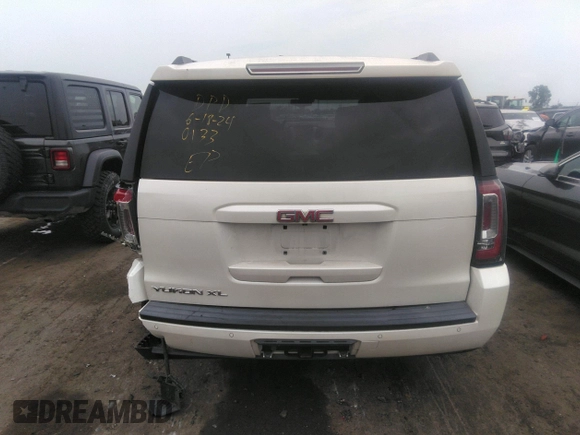 2015 GMC Yukon XL SLT with VIN 1GKS2HKC1FR120133, listed as a IAAI auction lot 39693190 with 211,652 mi miles. Bid and sale history available at carsss.com. Image 16.