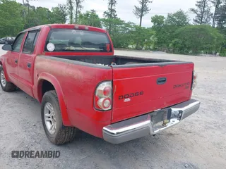 2004 Dodge Dakota SLT with VIN 1D7HL48N84S717599, listed as a IAAI auction lot 42132810 with 305,900 mi miles and . Bid and sale history available at carsss.com. Image 3.