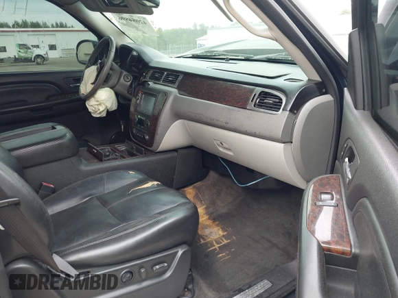 2007 Chevrolet Tahoe LT z VIN 1GNFC13067R201692, wystawiony jako IAAI lot #42084896 z przebiegiem 260 159 mil mil oraz . Historia ofert i sprzedaży dostępna na DreamBid. Obrazek 5.