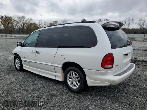 2000 Dodge Caravan SE z VIN 1B4GP44G1YB736936, wystawiony jako Copart lot #49718495 z przebiegiem Nie podano mil oraz Szkoda całkowita • Salvage title. Historia ofert i sprzedaży dostępna na DreamBid. Obrazek 2.