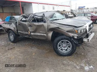 2011 Toyota Tacoma with VIN 3TMLU4EN0BM074810, listed as a IAAI auction lot 40629567 with 1 mi miles. Bid and sale history available at carsss.com. Image 1.
