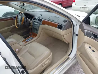 2005 Lexus ES 330 with VIN JTHBA30G355104818, listed as a IAAI auction lot 42068822 with 162,043 mi miles. Bid and sale history available at carsss.com. Image 5.