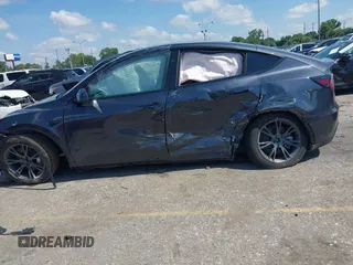 2024 Tesla Model Y with VIN 7SAYGDED9RA321373, listed as a IAAI auction lot 42228491 with 6,452 mi miles and . Bid and sale history available at DreamBid. Image 6.