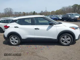 2019 Nissan Kicks SR with VIN 3N1CP5CU3KL500277, listed as a IAAI auction lot 42087570 with 159,195 mi miles. Bid and sale history available at carsss.com. Image 12.