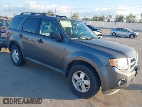 2011 Ford Escape XLT with VIN 1FMCU0D70BKA27369, listed as a IAAI auction lot 40970437 with 119,719 mi miles. Bid and sale history available at carsss.com. Image 1.