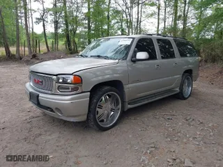 2004 GMC Yukon XL Denali with VIN 1GKFK66U34J280549, listed as a IAAI auction lot 42086519 with 386,587 mi miles. Bid and sale history available at carsss.com. Image 2.
