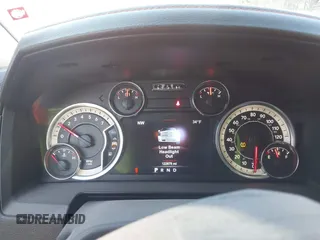 2017 Ram 1500 Night z VIN 1C6RR7MT6HS570778, wystawiony jako IAAI lot #41596704 z przebiegiem 122 878 mil mil oraz . Historia ofert i sprzedaży dostępna na DreamBid. Obrazek 7.