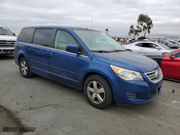 2010 Volkswagen Routan SE with VIN 2V4RW3D13AR407205, listed as a Copart auction lot 71966474 with 93,927 mi miles and Clean Title. Bid and sale history available at carsss.com. Image 4.