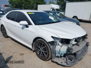 2023 Toyota Camry SE z VIN 4T1G11AK3PU758284, wystawiony jako IAAI lot #41039368 z przebiegiem 35 740 mil mil oraz . Historia ofert i sprzedaży dostępna na DreamBid. Obrazek 1.